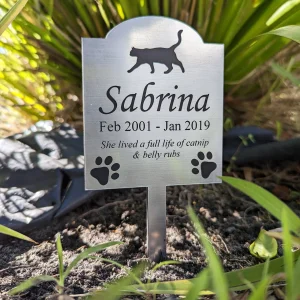 Personalised pet memorial gifts in Ireland including custom dog and cat remembrance keepsakes and plaques